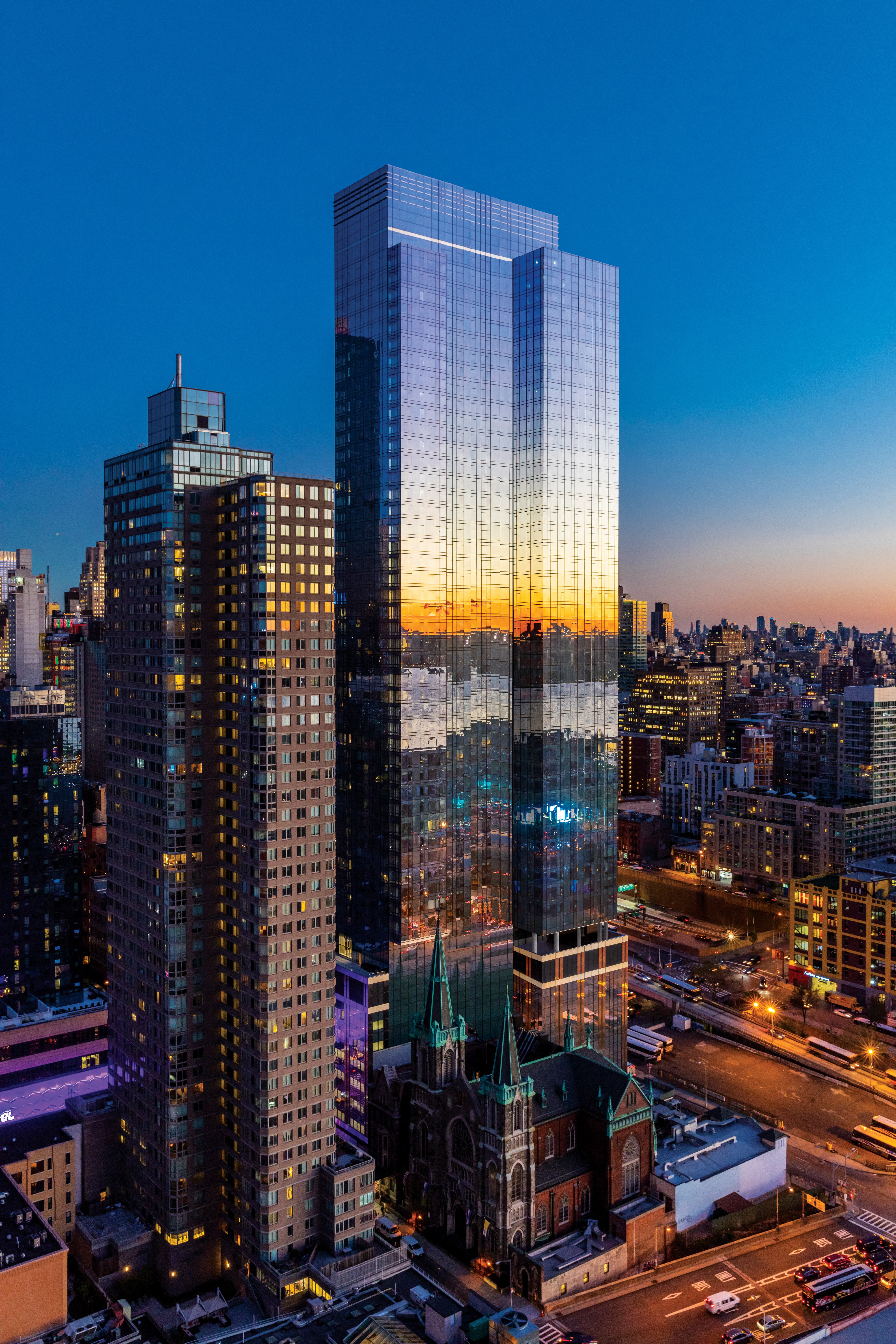 a tall skyscraper in the middle of a city